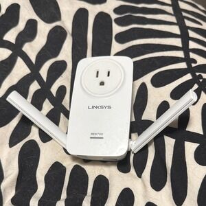 Linksys RE6700 White Wi-Fi Range Extender